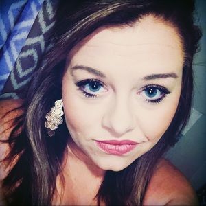 Meet your Posher, Ebbie